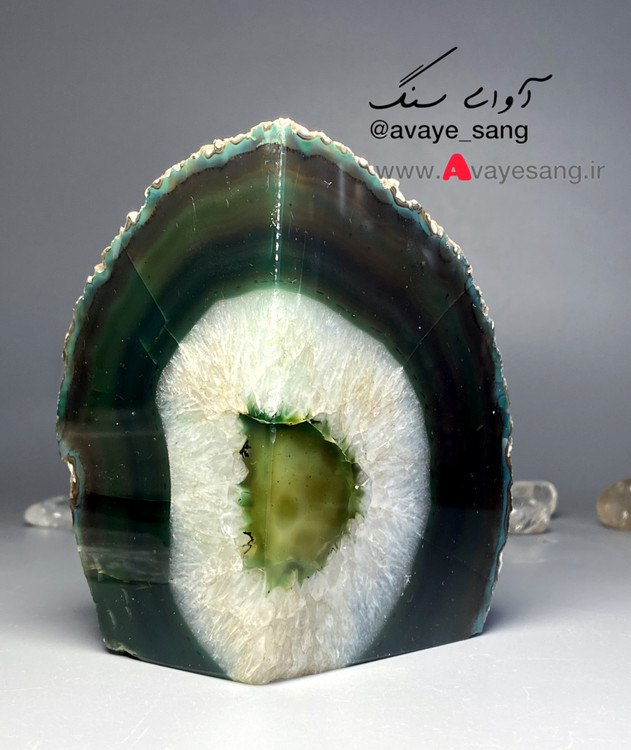 سنگ راف کوارتز عقیق برزیلی سبز رنگ ۱۰۶۲ گرمی کوارتز وعقیق درکنارهم