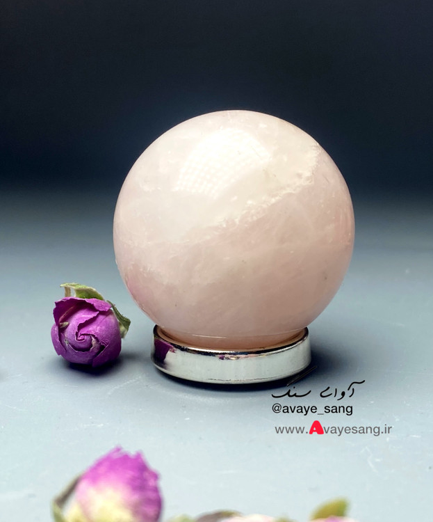 گوی رزکوارتز یا کوارتز صورتی سایز ۴ و ۸۸ گرمی سنگ تقویت چاکرا جنسی بانوان